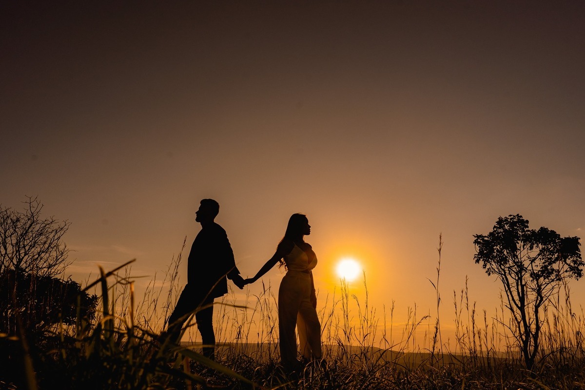 Ensaio Criativo - Pré-wedding - Ensaio fotografico em Brasília - Ensaio de Casal - Fotgrafo de Casamento - Ensaio pré casamento - Ensaio ao por do sol - Ensaio simples - Ensaio no campo - Ensaio ao ar livre - Ensaio de casal ao ar livre - Ensaio de casal 