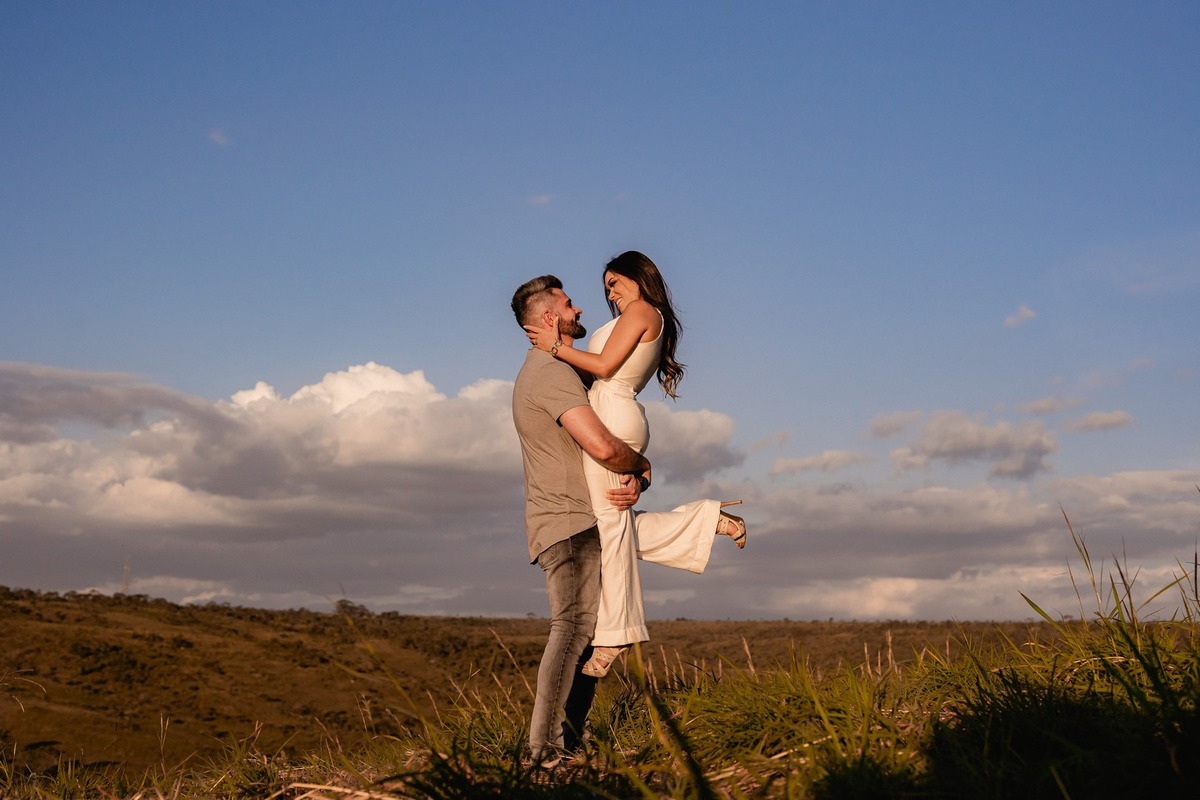 Ensaio Criativo - Pré-wedding - Ensaio fotografico em Brasília - Ensaio de Casal - Fotgrafo de Casamento - Ensaio pré casamento - Ensaio ao por do sol - Ensaio simples - Ensaio no campo - Ensaio ao ar livre - Ensaio de casal ao ar livre - Ensaio de casal 