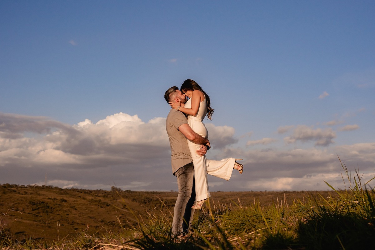 Ensaio Criativo - Pré-wedding - Ensaio fotografico em Brasília - Ensaio de Casal - Fotgrafo de Casamento - Ensaio pré casamento - Ensaio ao por do sol - Ensaio simples - Ensaio no campo - Ensaio ao ar livre - Ensaio de casal ao ar livre - Ensaio de casal 