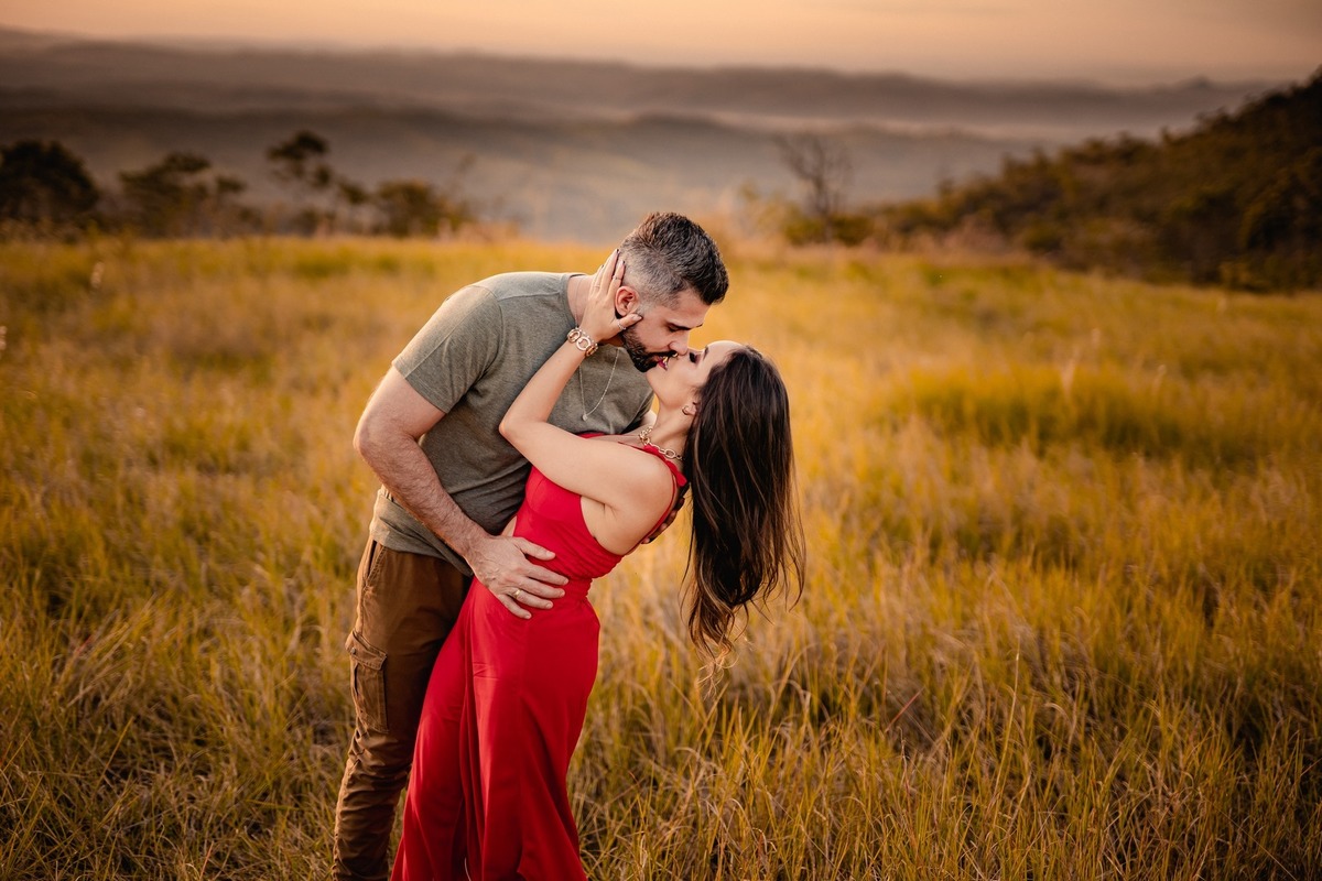 Ensaio Criativo - Pré-wedding - Ensaio fotografico em Brasília - Ensaio de Casal - Fotgrafo de Casamento - Ensaio pré casamento - Ensaio ao por do sol - Ensaio simples - Ensaio no campo - Ensaio ao ar livre - Ensaio de casal ao ar livre - Ensaio de casal 