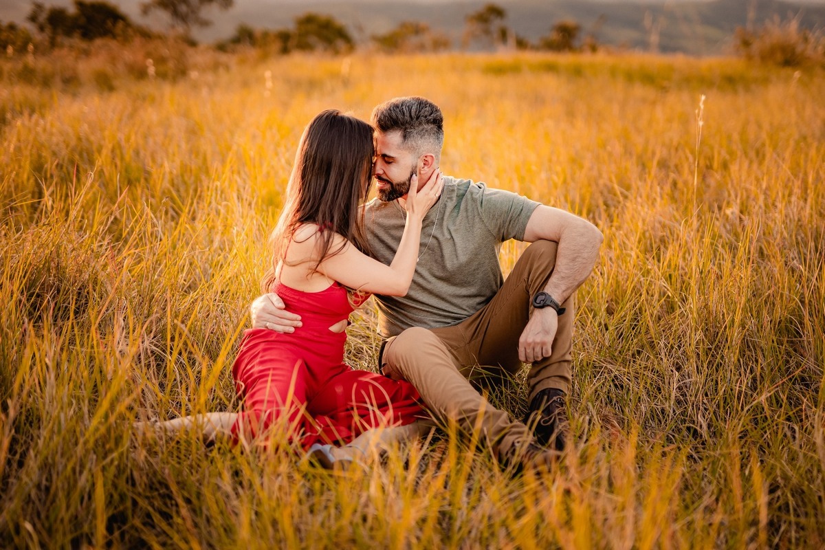 Ensaio Criativo - Pré-wedding - Ensaio fotografico em Brasília - Ensaio de Casal - Fotgrafo de Casamento - Ensaio pré casamento - Ensaio ao por do sol - Ensaio simples - Ensaio no campo - Ensaio ao ar livre - Ensaio de casal ao ar livre - Multifocco 