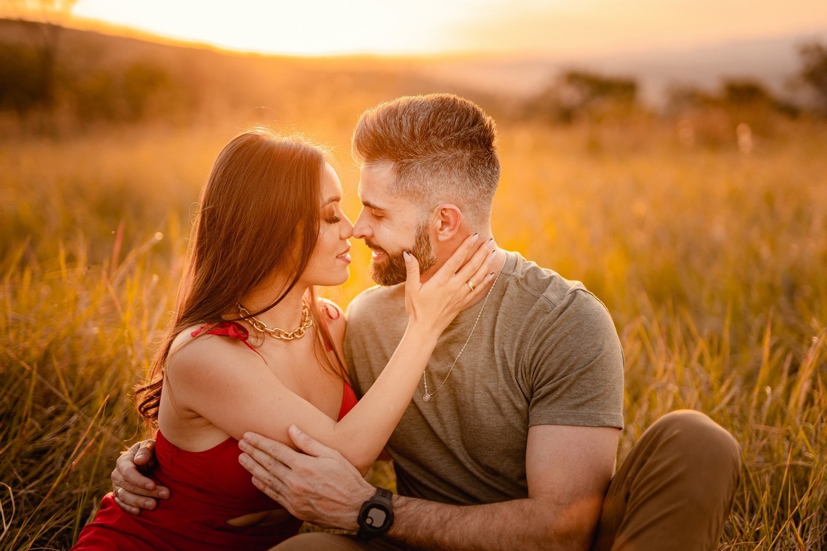 Ensaio Criativo - Pré-wedding - Ensaio fotografico em Brasília - Ensaio de Casal - Fotgrafo de Casamento - Ensaio pré casamento - Ensaio ao por do sol - Ensaio simples - Ensaio no campo - Ensaio ao ar livre - Ensaio de casal ao ar livre - Multifocco 