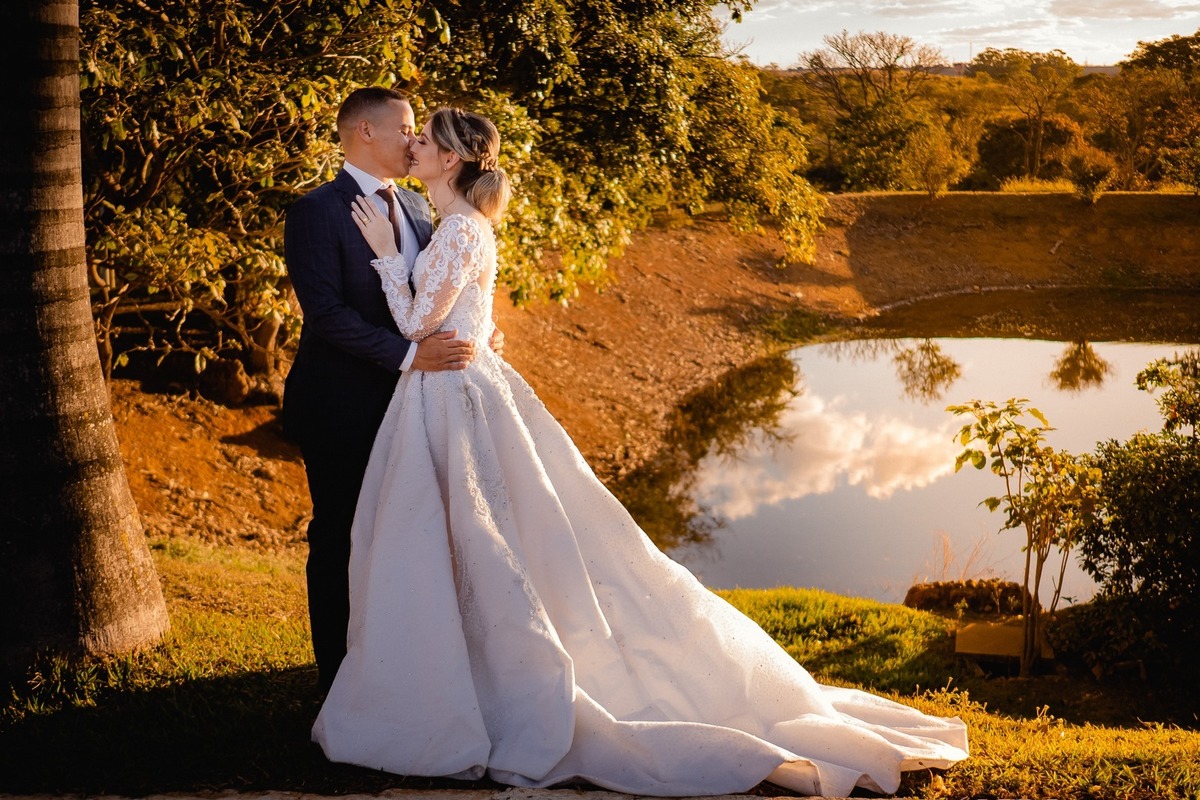 Ensaio Pós Wedding - Ensaio pós casamento - Ensaio de Casal - Previa de Casal - Multifocco - Haras do Morro - Ensaio na fazenda - Fotos de casal - Ensaio ao ar livre - Ensaio externo - Vestido da noiva - Noiva - Noivo - Ensaio de Noivos