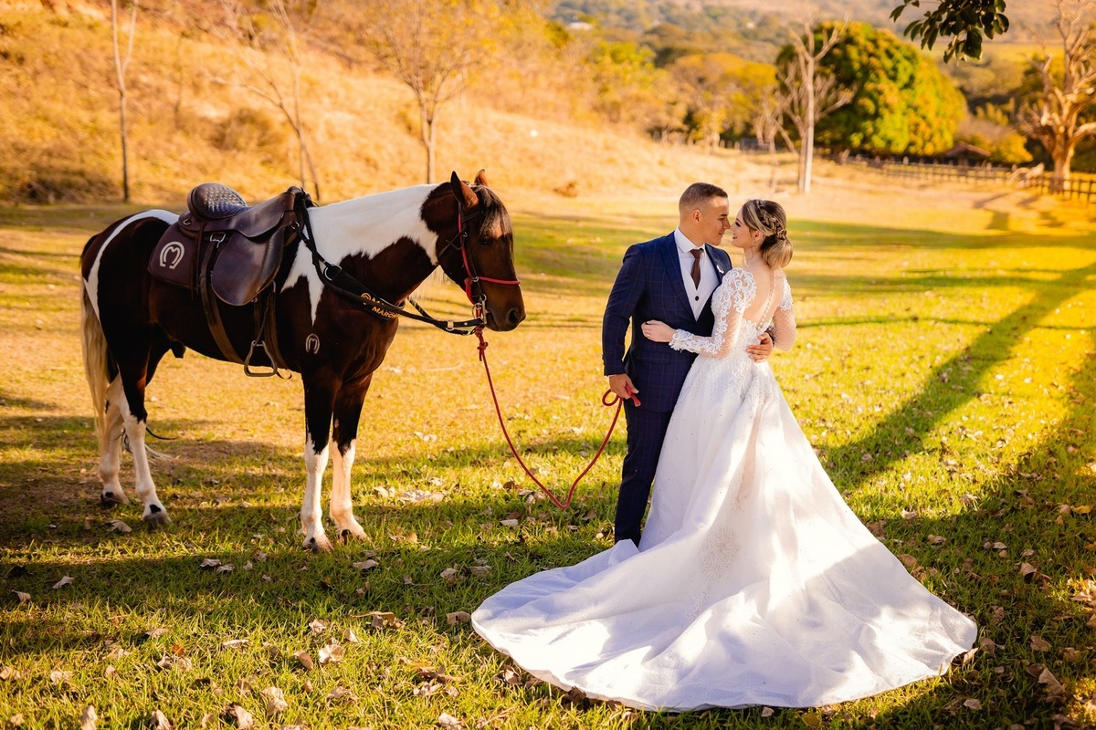 Ensaio Pós Wedding - Ensaio pós casamento - Ensaio de Casal - Previa de Casal - Multifocco - Haras do Morro - Ensaio na fazenda - Fotos de casal - Ensaio ao ar livre - Ensaio externo - Ensaio de casal no Campo - Ensaio de Noivos - Noiva - Noivo 