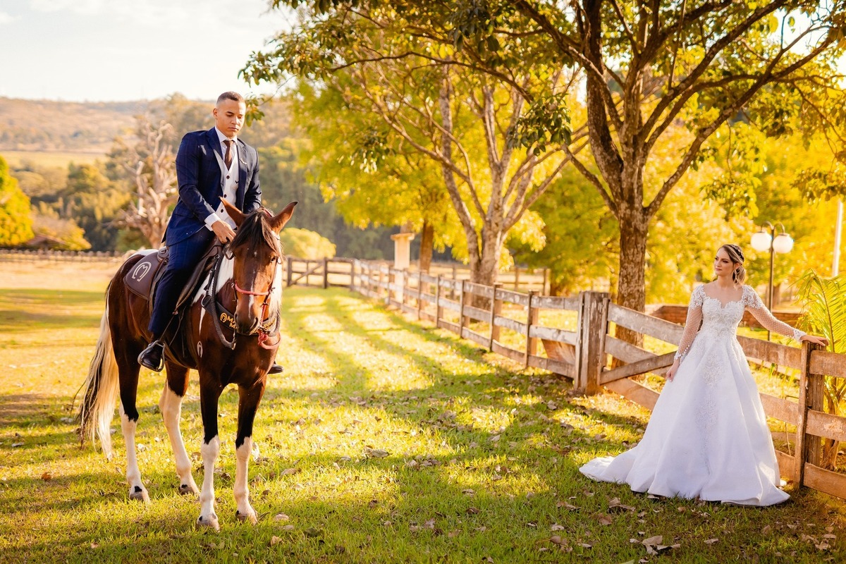 Ensaio Pós Wedding - Ensaio pós casamento - Ensaio de Casal - Previa de Casal - Multifocco - Haras do Morro - Ensaio na fazenda - Fotos de casal - Ensaio ao ar livre - Ensaio externo - Ensaio de casal no Campo - Ensaio de Noivos - Noiva - Noivo 