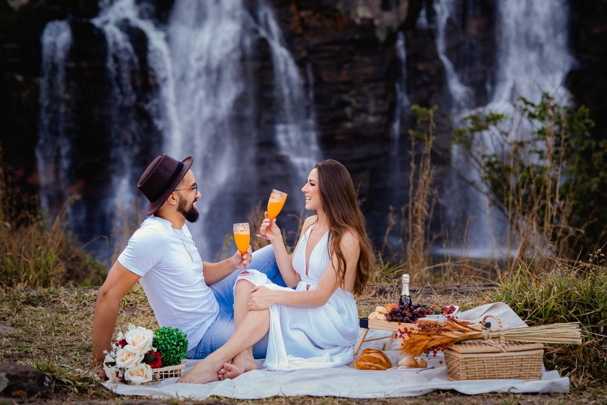 Ensaio Criativo - Pré-wedding - Ensaio no campo - Ensaio de Casal - Ensaio pré casamento - Ensaio ao por do sol - Ensaio simples - Ensaio de casal no Salto do corumbá - Ensaio de casal Brasília - Multifocco - Ensaio de casal ao ar livre 