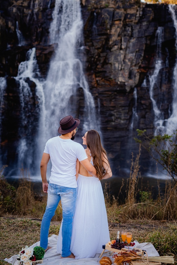 Ensaio Criativo - Pré-wedding - Ensaio no campo - Ensaio de Casal - Ensaio pré casamento - Ensaio ao por do sol - Ensaio simples - Ensaio de casal no Salto do corumbá - Ensaio de casal Brasília - Multifocco - Ensaio de casal ao ar livre 