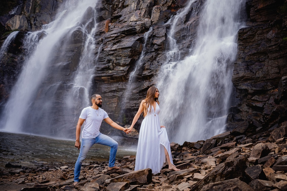 Ensaio Criativo - Pré-wedding - Ensaio no campo - Ensaio de Casal - Ensaio pré casamento - Ensaio ao por do sol - Ensaio simples - Ensaio de casal no Salto do corumbá - Ensaio de casal Brasília - Multifocco - Ensaio de casal ao ar livre 