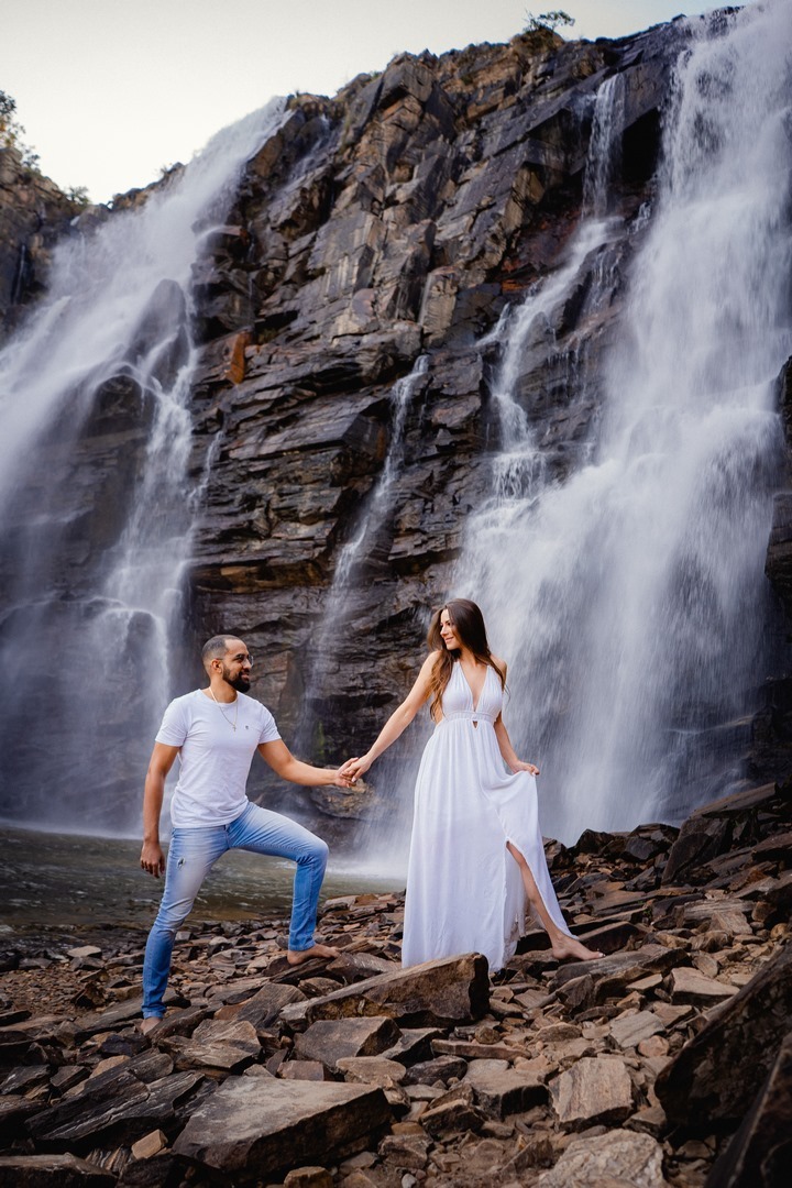 Ensaio Criativo - Pré-wedding - Ensaio no campo - Ensaio de Casal - Ensaio pré casamento - Ensaio ao por do sol - Ensaio simples - Ensaio de casal no Salto do corumbá - Ensaio de casal Brasília - Multifocco - Ensaio de casal ao ar livre 