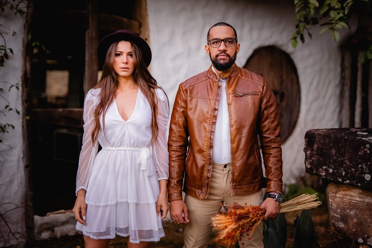 Ensaio Criativo - Pré-wedding - Ensaio no campo - Ensaio de Casal - Ensaio pré casamento - Ensaio ao por do sol - Ensaio simples - Ensaio de casal no Salto do corumbá - Ensaio de casal Brasília - Multifocco - noivos