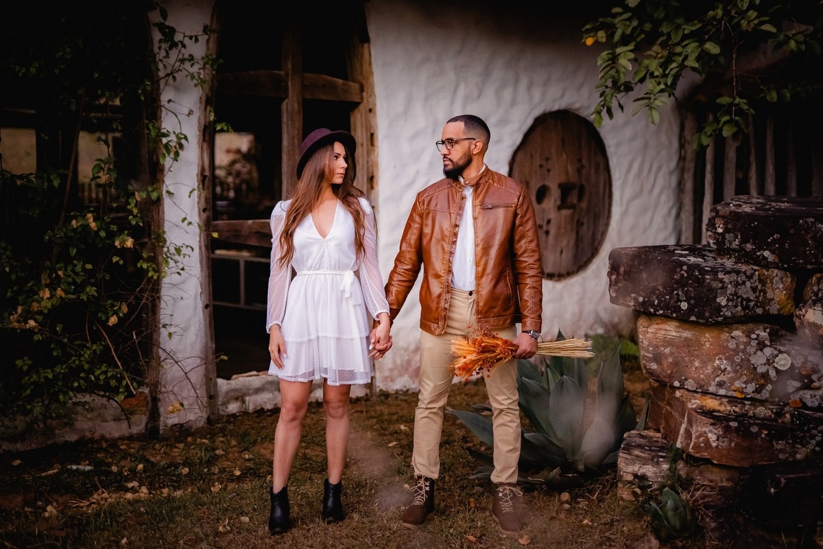 Ensaio Criativo - Pré-wedding - Ensaio no campo - Ensaio de Casal - Ensaio pré casamento - Ensaio ao por do sol - Ensaio simples - Ensaio de casal no Salto do corumbá - Ensaio de casal Brasília - Multifocco - noivos