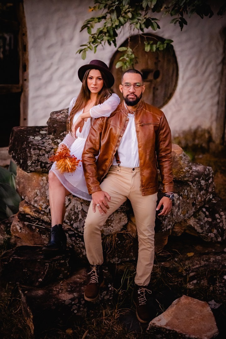 Ensaio Criativo - Pré-wedding - Ensaio no campo - Ensaio de Casal - Ensaio pré casamento - Ensaio ao por do sol - Ensaio simples - Ensaio de casal no Salto do corumbá - Ensaio de casal Brasília - Multifocco - noivos