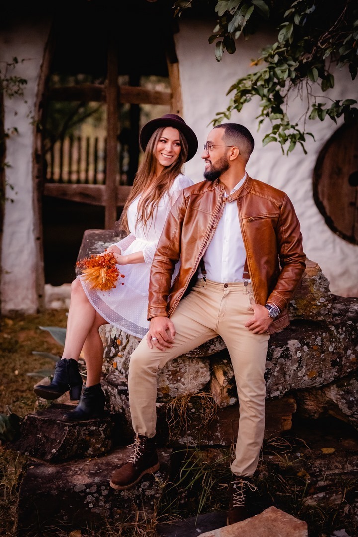 Ensaio Criativo - Pré-wedding - Ensaio no campo - Ensaio de Casal - Ensaio pré casamento - Ensaio ao por do sol - Ensaio simples - Ensaio de casal no Salto do corumbá - Ensaio de casal Brasília - Multifocco - noivos