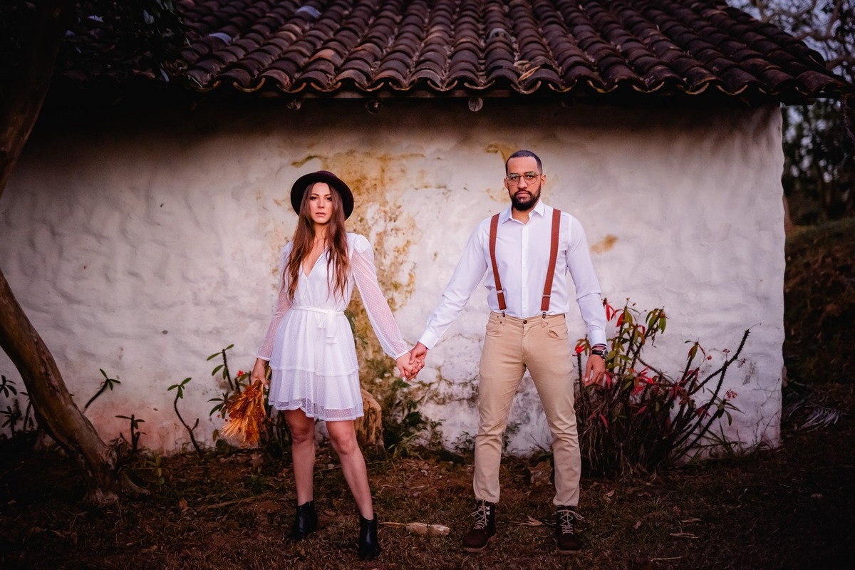 Ensaio Criativo - Pré-wedding - Ensaio no campo - Ensaio de Casal - Ensaio pré casamento - Ensaio ao por do sol - Ensaio simples - Ensaio de casal no Salto do corumbá - Ensaio de casal Brasília - Multifocco - noivos