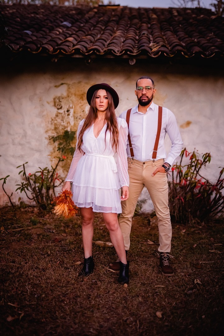 Ensaio Criativo - Pré-wedding - Ensaio no campo - Ensaio de Casal - Ensaio pré casamento - Ensaio ao por do sol - Ensaio simples - Ensaio de casal no Salto do corumbá - Ensaio de casal Brasília - Multifocco - noivos