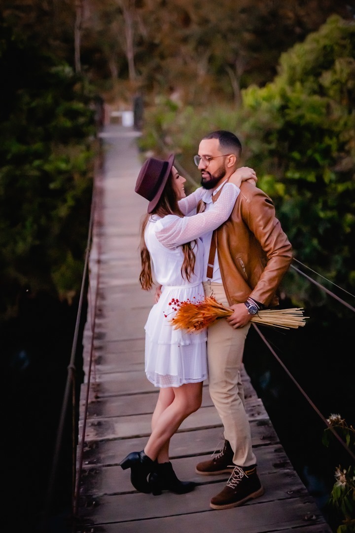 Ensaio Criativo - Pré-wedding - Ensaio no campo - Ensaio de Casal - Ensaio pré casamento - Ensaio ao por do sol - Ensaio simples - Ensaio de casal no Salto do corumbá - Ensaio de casal Brasília - Multifocco - noivos