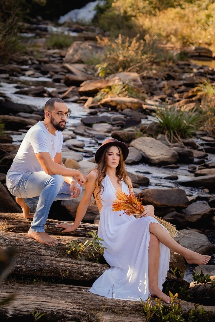 Ensaio Criativo - Pré-wedding - Ensaio no campo - Ensaio de Casal - Ensaio pré casamento - Ensaio ao por do sol - Ensaio simples - Ensaio de casal no Salto do corumbá - Ensaio de casal Brasília - Multifocco - Fotos de casal 