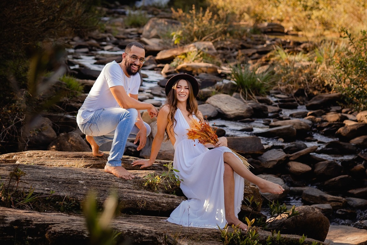 Ensaio Criativo - Pré-wedding - Ensaio no campo - Ensaio de Casal - Ensaio pré casamento - Ensaio ao por do sol - Ensaio simples - Ensaio de casal no Salto do corumbá - Ensaio de casal Brasília - Multifocco - Fotos de casal