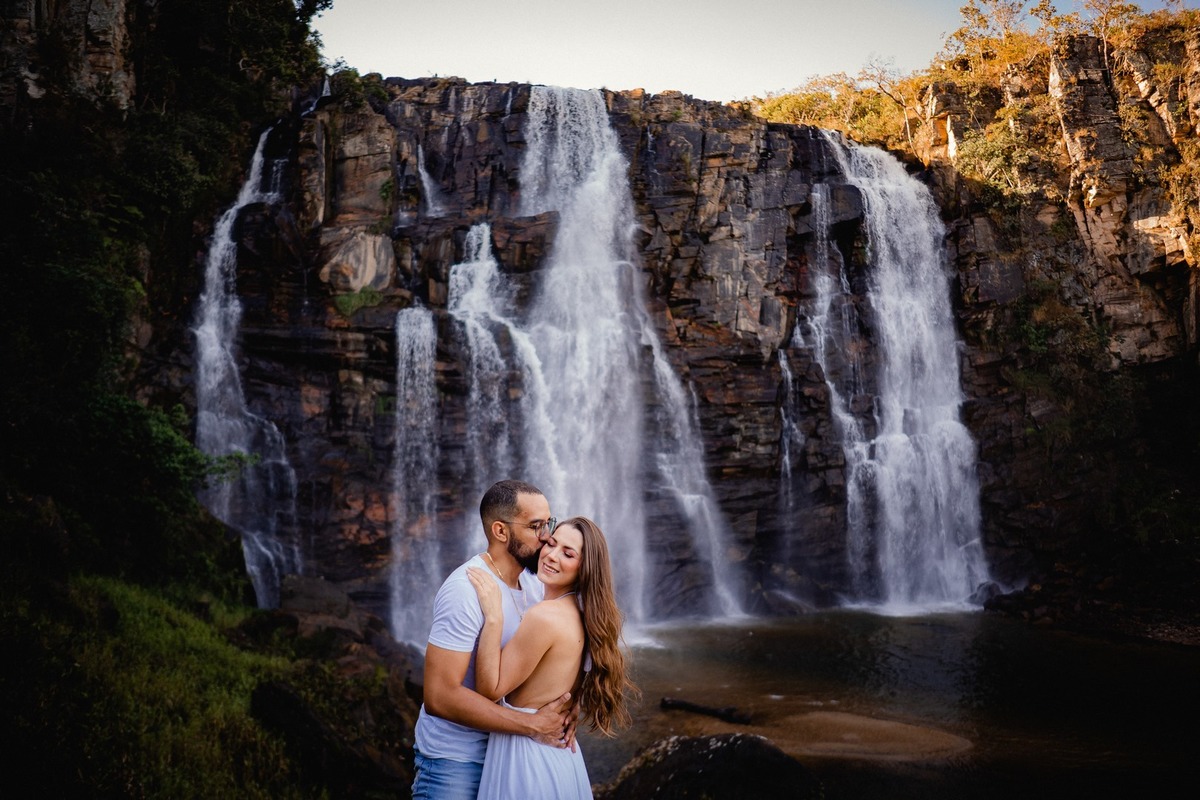 Ensaio Criativo - Pré-wedding - Ensaio no campo - Ensaio de Casal - Ensaio pré casamento - Ensaio ao por do sol - Ensaio simples - Ensaio de casal no Salto do corumbá - Ensaio de casal Brasília - Multifocco - Ensaio ao ar livre