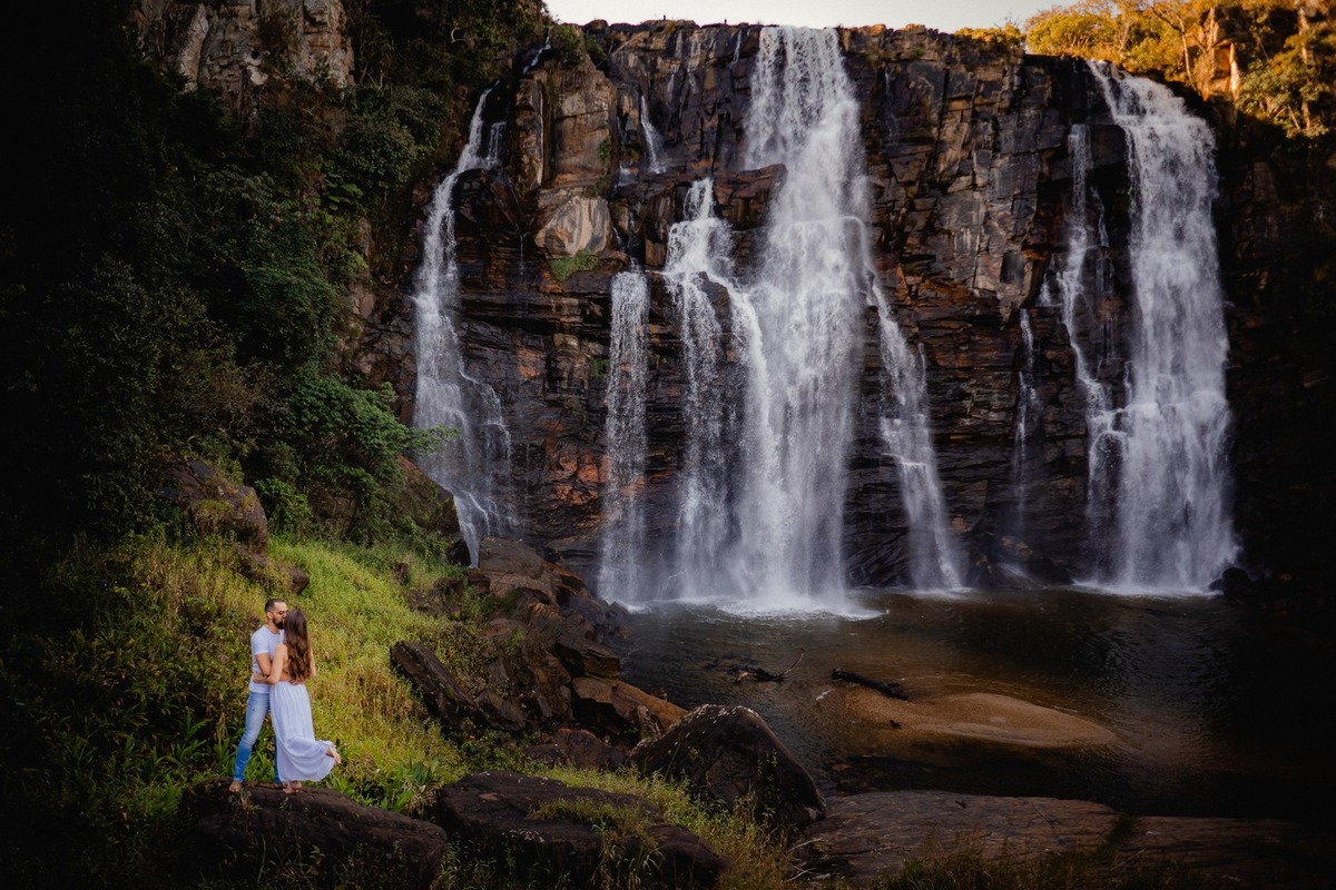 Ensaio Criativo - Pré-wedding - Ensaio no campo - Ensaio de Casal - Ensaio pré casamento - Ensaio ao por do sol - Ensaio simples - Ensaio de casal no Salto do corumbá - Ensaio de casal Brasília - Multifocco - Ensaio ao ar livre 