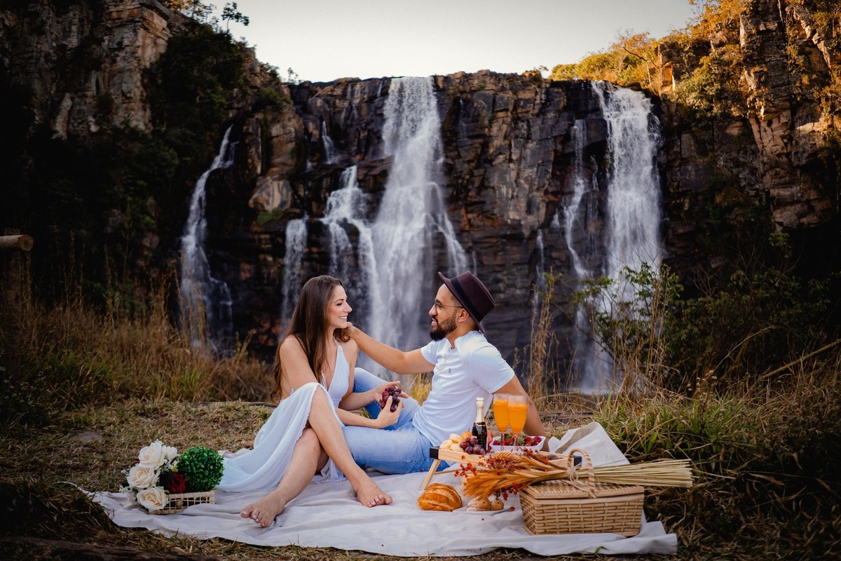 Ensaio Criativo - Pré-wedding - Ensaio no campo - Ensaio de Casal - Ensaio pré casamento - Ensaio ao por do sol - Ensaio simples - Ensaio de casal no Salto do corumbá - Ensaio de casal Brasília - Multifocco - Ensaio de casal ao ar livre 