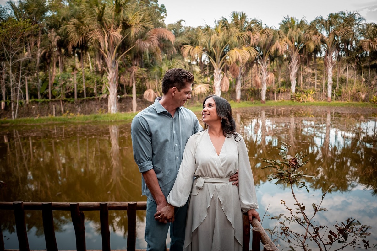 Ensaio de Casal - Ensaio de casal Brasília - Ensaio de casal ao ar livre - Ensaio de casal externo - Ensaio pré casamento - Ensaio de casal simples - Ensaio de casal criativo - Fotografo de casamento - Fotografo profissional Brasília - Multifocco 