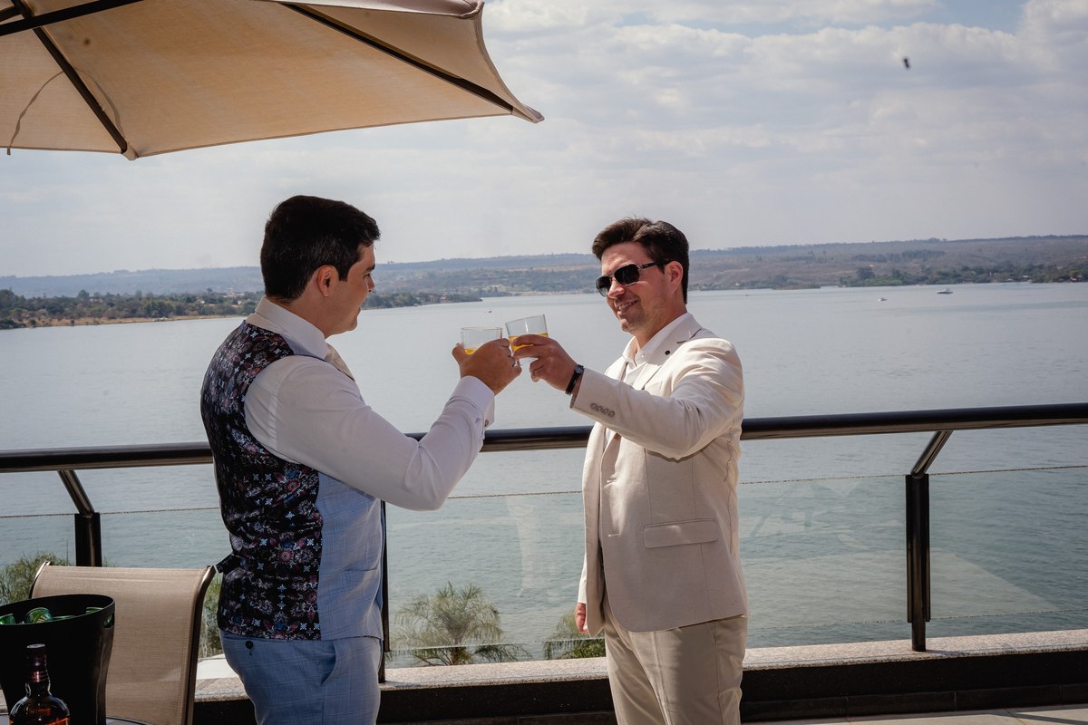 Casamento ao pôr do sol - Casamento de dia - Casamento - Cerimonia de casamento - Casal - Fotógrafo de casamento - Brasília-DF - Fotógrafo de casais - Noivo - Noiva - Vestido da noiva - Casamento inspiração - Fotógrafo Brasília 