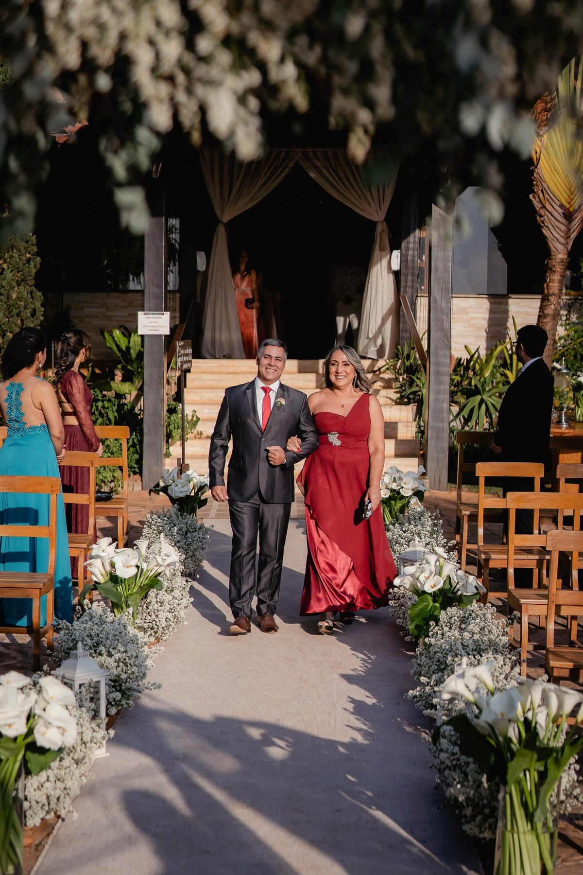 Casamento ao pôr do sol - Casamento de dia - Casamento - Cerimonia de casamento - Casal - Fotógrafo de casamento - Brasília-DF - Fotógrafo de casais - Noivo - Noiva - Vestido da noiva - Casamento inspiração - Fotógrafo Brasília - Padrinhos de casamento