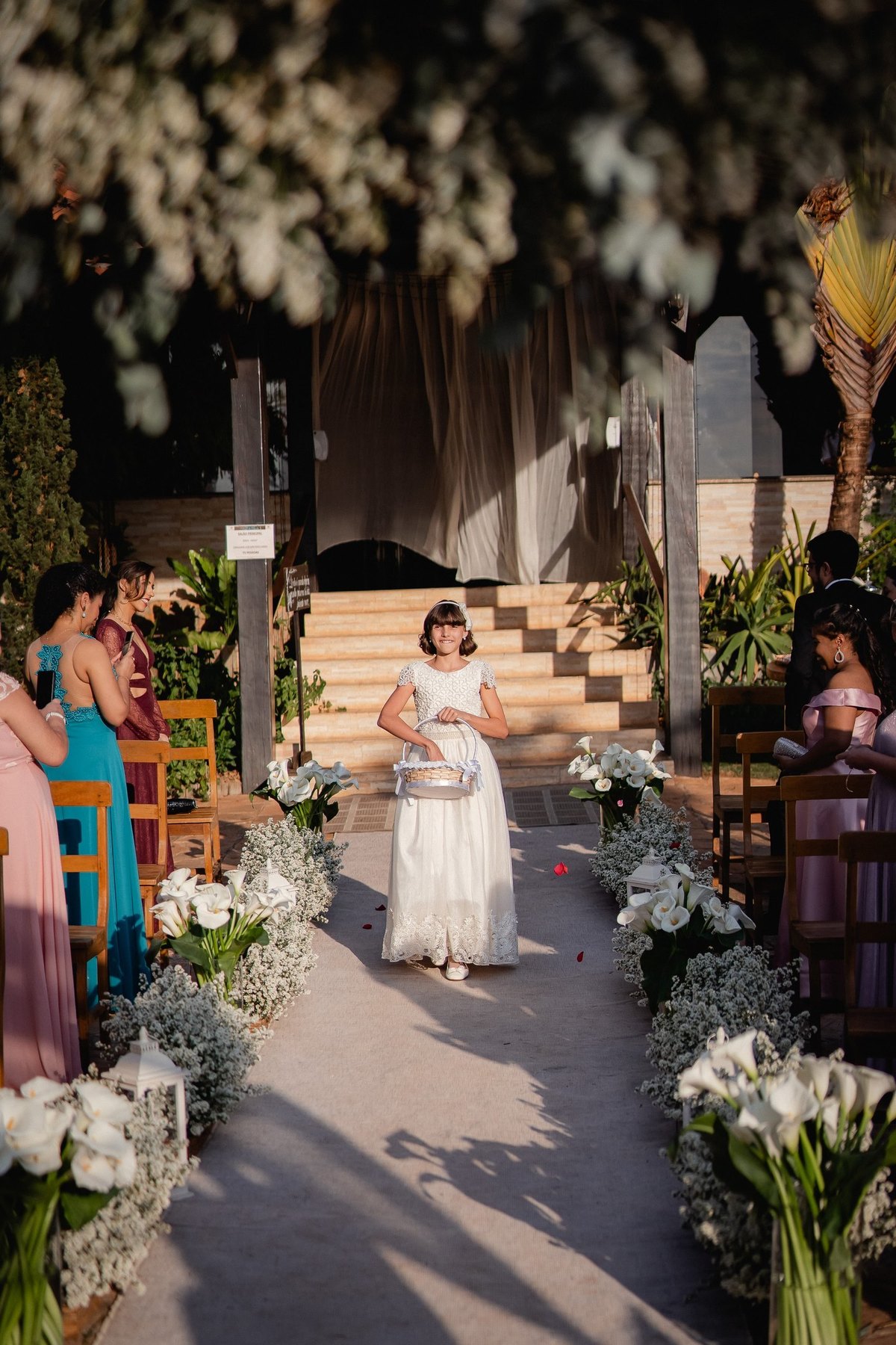 Casamento ao pôr do sol - Casamento de dia - Casamento - Cerimonia de casamento - Casal - Fotógrafo de casamento - Brasília-DF - Fotógrafo de casais - Noivo - Noiva - Vestido da noiva - Casamento inspiração - Fotógrafo Brasília - Daminhas de honra