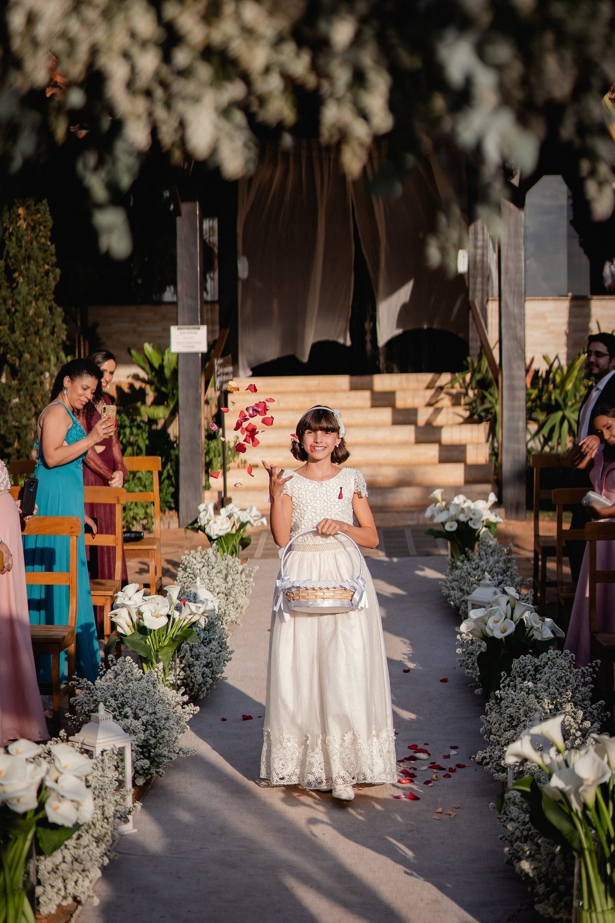 Casamento ao pôr do sol - Casamento de dia - Casamento - Cerimonia de casamento - Casal - Fotógrafo de casamento - Brasília-DF - Fotógrafo de casais - Noivo - Noiva - Vestido da noiva - Casamento inspiração - Fotógrafo Brasília - Daminhas de honra 
