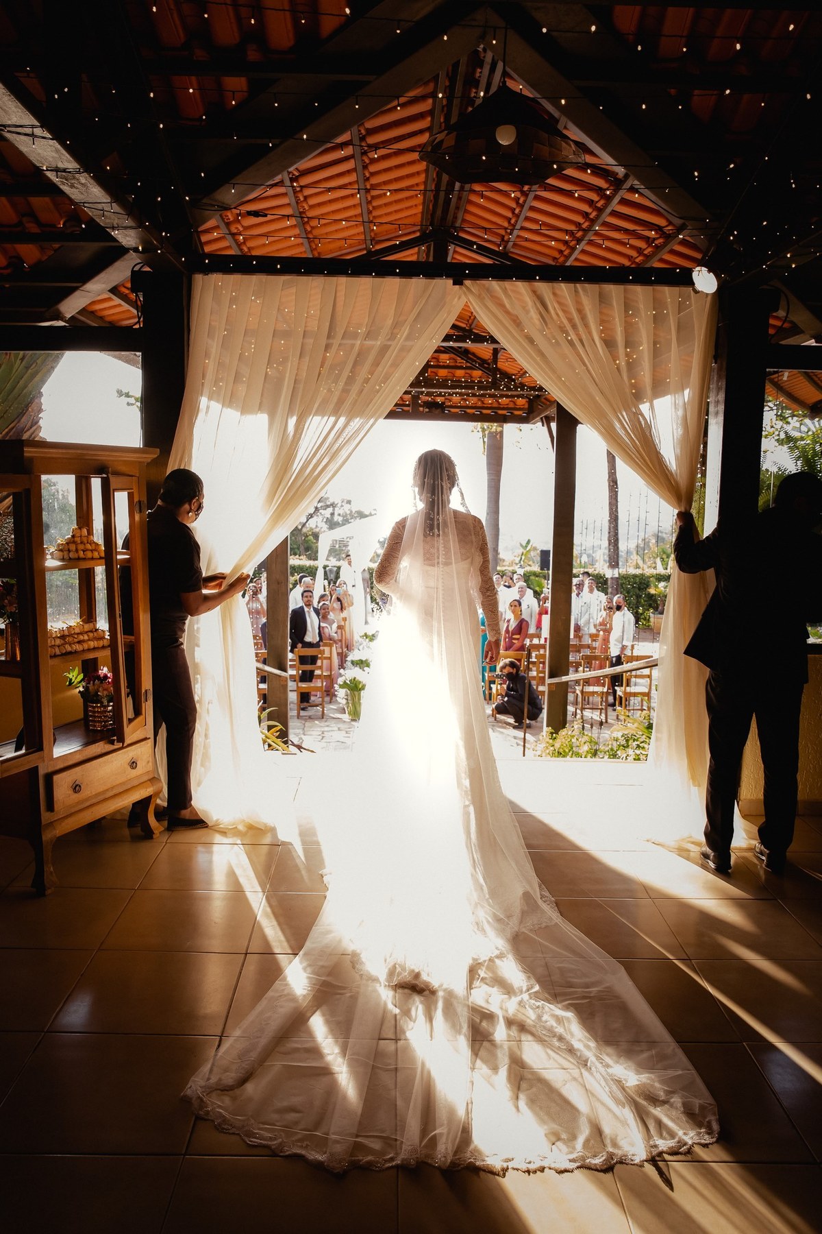 Casamento ao pôr do sol - Casamento de dia - Casamento - Cerimonia de casamento - Casal - Fotógrafo de casamento - Brasília-DF - Fotógrafo de casais - Noivo - Noiva - Vestido da noiva - Casamento inspiração - Fotógrafo Brasília 