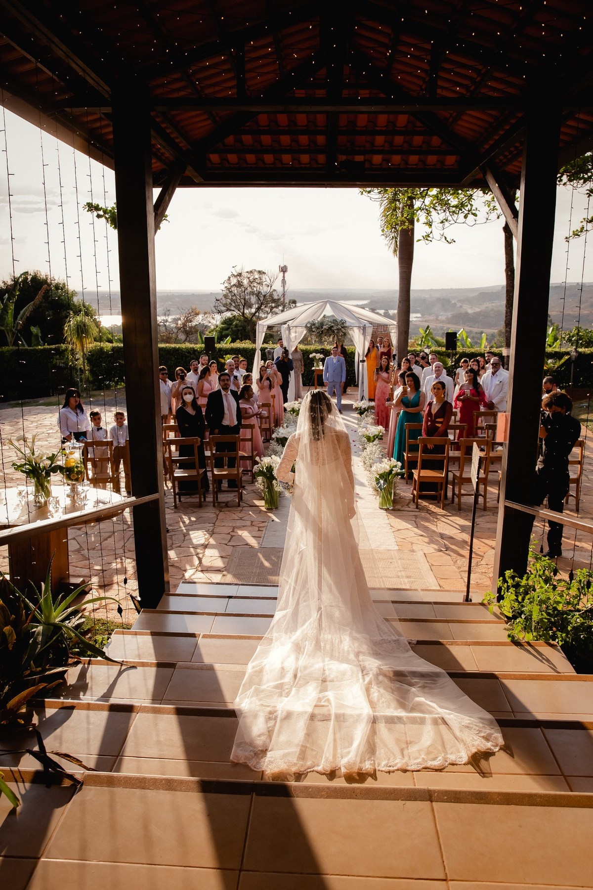 Casamento ao pôr do sol - Casamento de dia - Casamento - Cerimonia de casamento - Casal - Fotógrafo de casamento - Brasília-DF - Fotógrafo de casais - Noivo - Noiva - Vestido da noiva - Casamento inspiração - Fotógrafo Brasília 