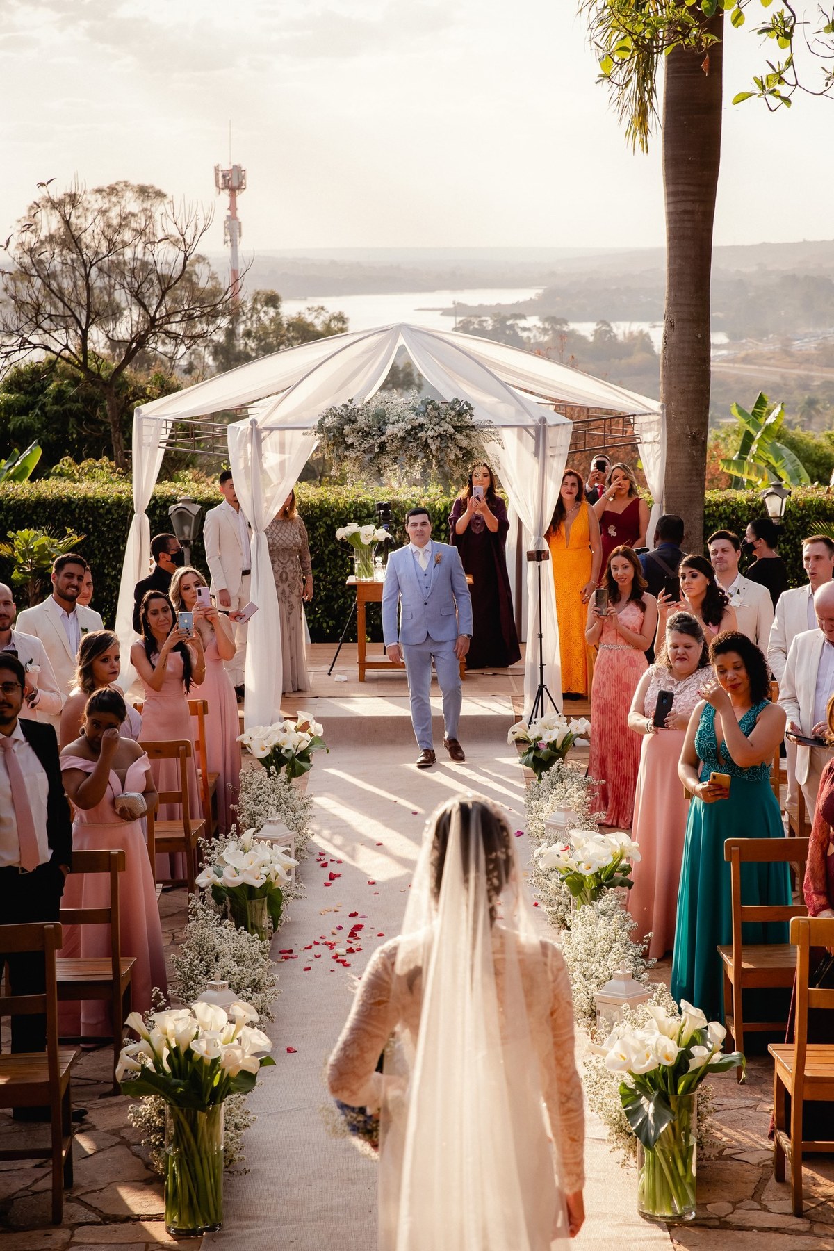 Casamento ao pôr do sol - Casamento de dia - Casamento - Cerimonia de casamento - Casal - Fotógrafo de casamento - Brasília-DF - Fotógrafo de casais - Noivo - Noiva - Vestido da noiva - Casamento inspiração - Fotógrafo Brasília 