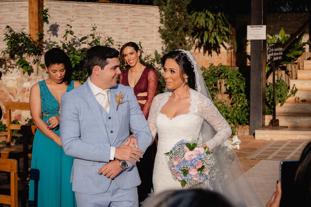 Casamento ao pôr do sol - Casamento de dia - Casamento - Cerimonia de casamento - Casal - Fotógrafo de casamento - Brasília-DF - Fotógrafo de casais - Noivo - Noiva - Vestido da noiva - Casamento inspiração - Fotógrafo Brasília 