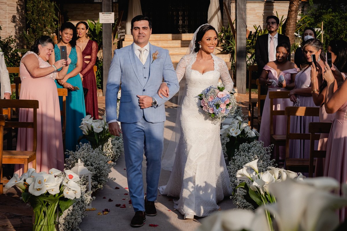 Casamento ao pôr do sol - Casamento de dia - Casamento - Cerimonia de casamento - Casal - Fotógrafo de casamento - Brasília-DF - Fotógrafo de casais - Noivo - Noiva - Vestido da noiva - Casamento inspiração - Fotógrafo Brasília 