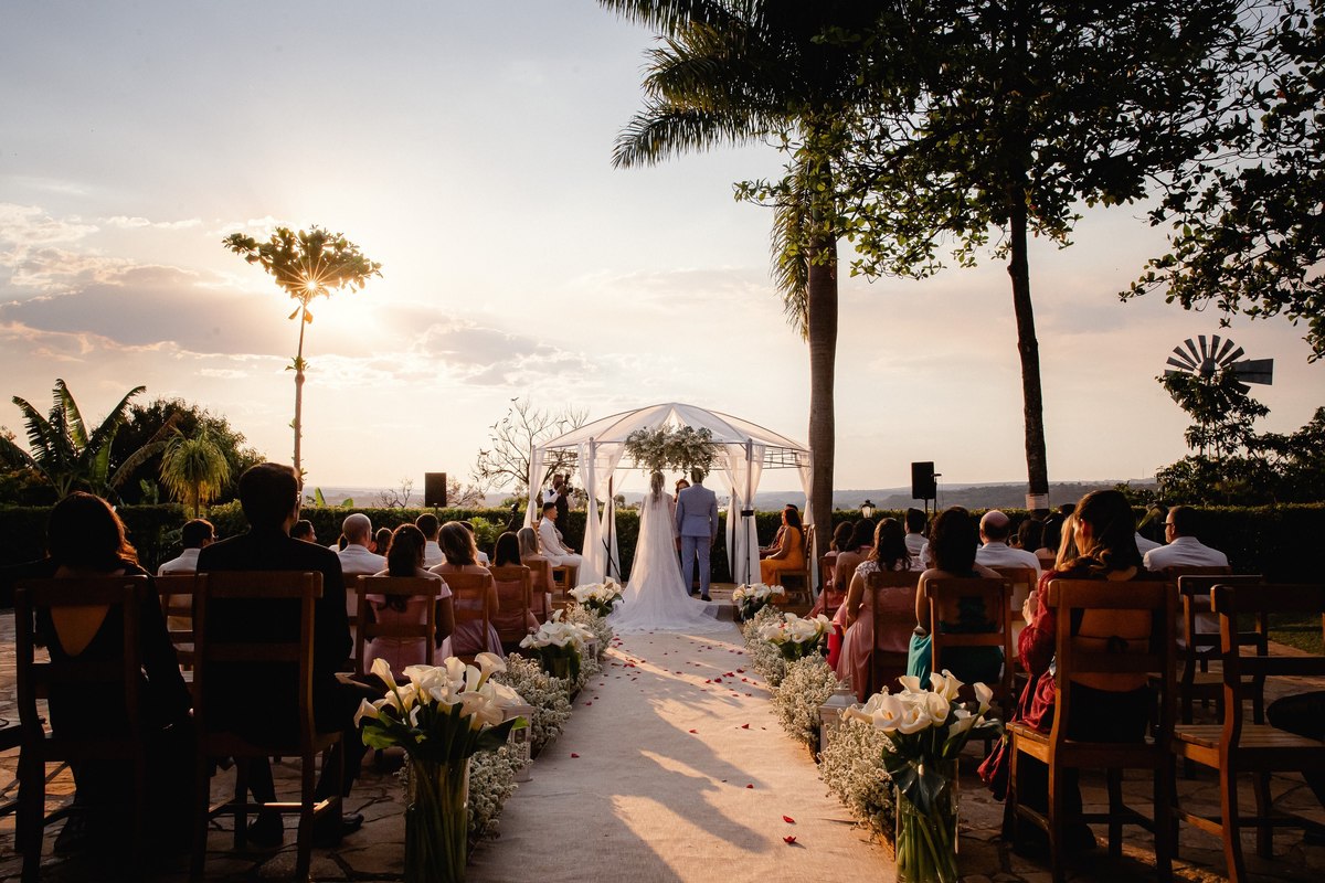 Casamento-ao-pôr-do-sol - Casamento-de-dia - Casamento - Cerimonia-de-casamento - Casal - Fotógrafo-de-casamento - Brasília-DF - Fotógrafo-de-casais - Noivo - Noiva - Vestido-da-noiva - Casamento-inspiração - Fotógrafo-Brasília