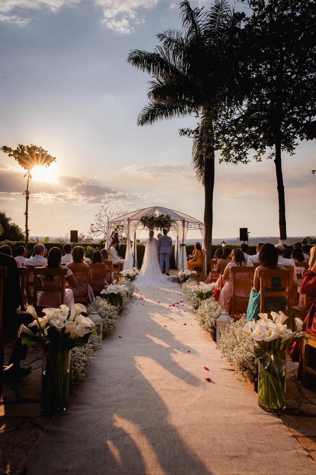 Casamento-ao-pôr-do-sol - Casamento-de-dia - Casamento - Cerimonia-de-casamento - Casal - Fotógrafo-de-casamento - Brasília-DF - Fotógrafo-de-casais - Noivo - Noiva - Vestido-da-noiva - Casamento-inspiração - Fotógrafo-Brasília