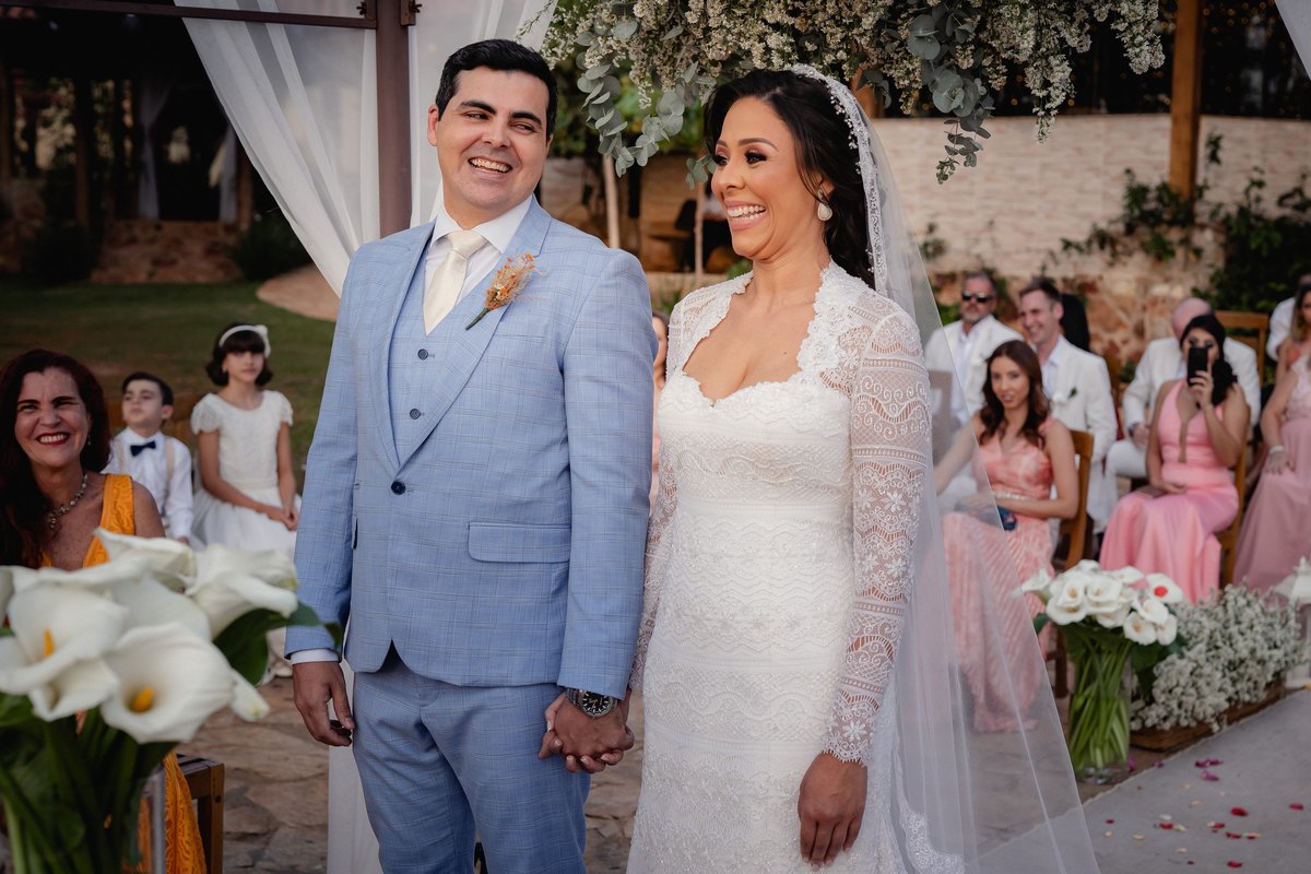 Casamento ao pôr do sol - Casamento de dia - Casamento - Cerimonia de casamento - Casal - Fotógrafo de casamento - Brasília-DF - Fotógrafo de casais - Noivo - Noiva - Vestido da noiva - Casamento inspiração - Fotógrafo Brasília 