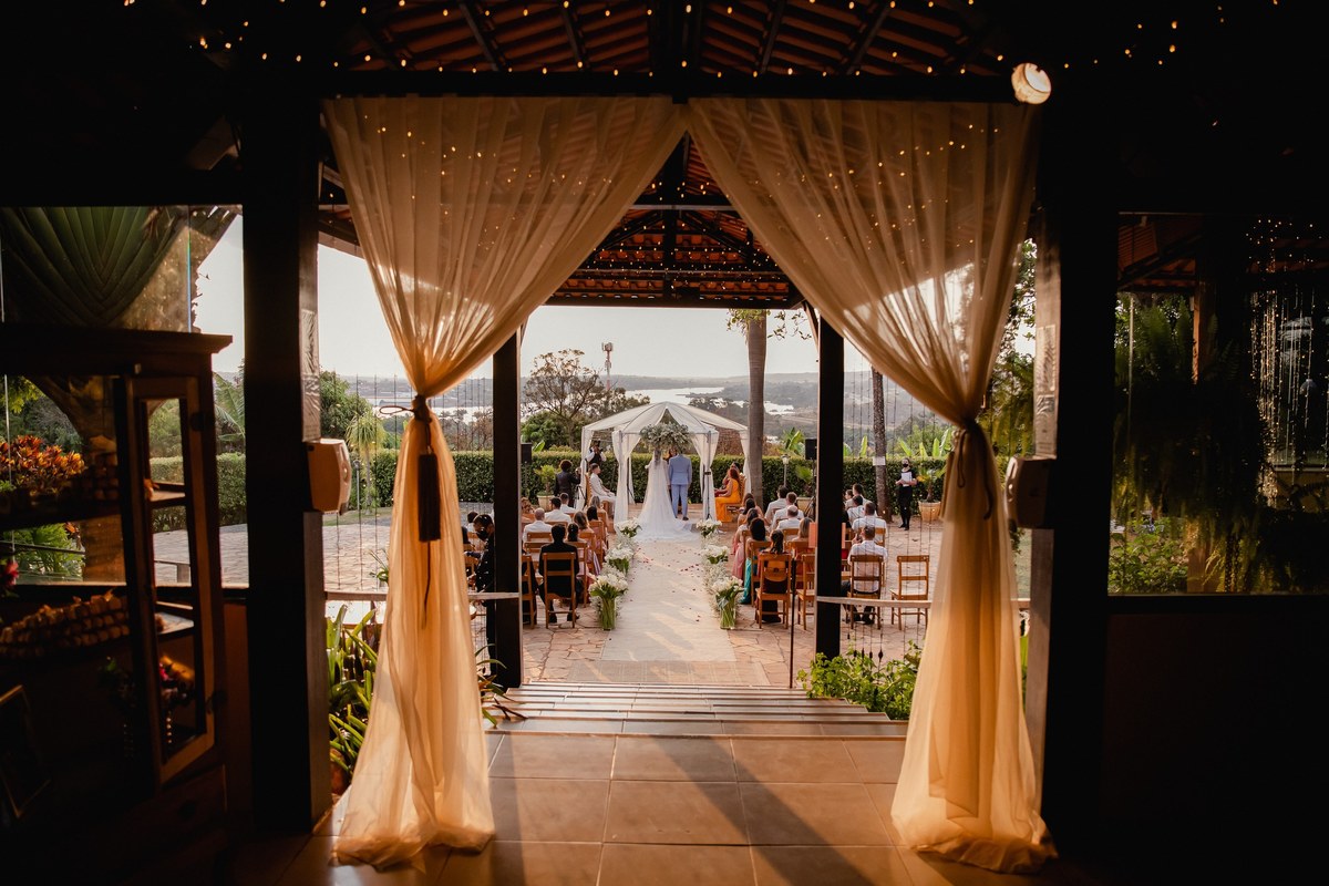 Casamento ao pôr do sol - Casamento de dia - Casamento - Cerimonia de casamento - Casal - Fotógrafo de casamento - Brasília-DF - Fotógrafo de casais - Noivo - Noiva - Vestido da noiva - Casamento inspiração - Fotógrafo Brasília 