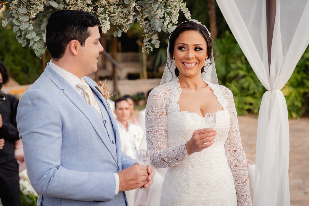 Casamento ao pôr do sol - Casamento de dia - Casamento - Cerimonia de casamento - Casal - Fotógrafo de casamento - Brasília-DF - Fotógrafo de casais - Noivo - Noiva - Vestido da noiva - Casamento inspiração - Fotógrafo Brasília 