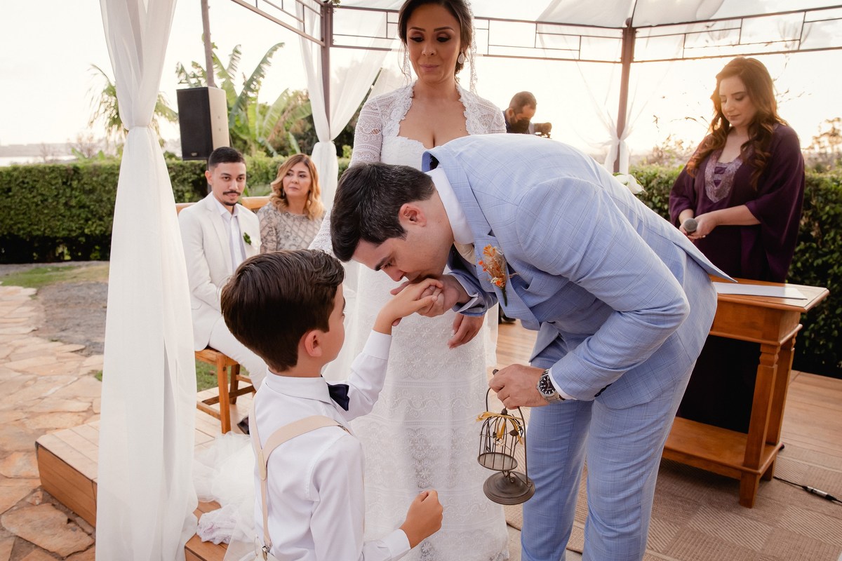 Casamento ao pôr do sol - Casamento de dia - Casamento - Cerimonia de casamento - Casal - Fotógrafo de casamento - Brasília-DF - Fotógrafo de casais - Noivo - Noiva - Vestido da noiva - Casamento inspiração - Fotógrafo Brasília 