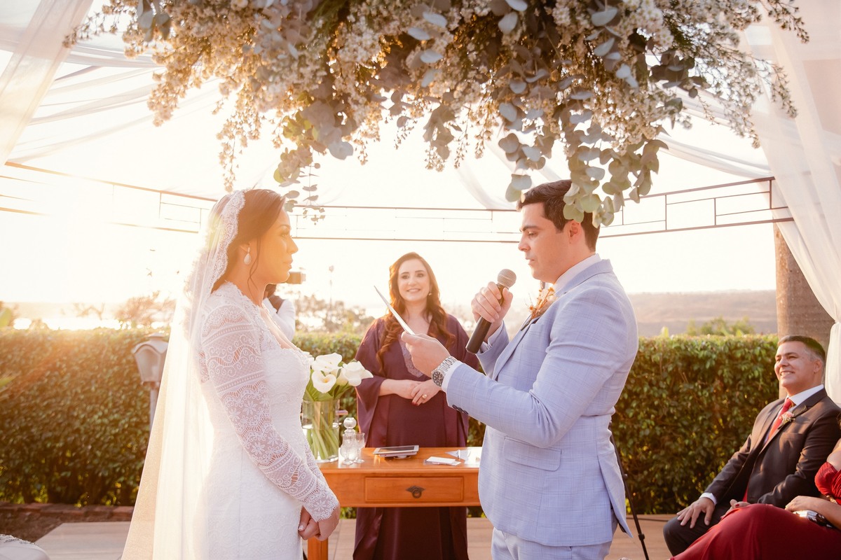 Casamento ao pôr do sol - Casamento de dia - Casamento - Cerimonia de casamento - Casal - Fotógrafo de casamento - Brasília-DF - Fotógrafo de casais - Noivo - Noiva - Vestido da noiva - Casamento inspiração - Fotógrafo Brasília 