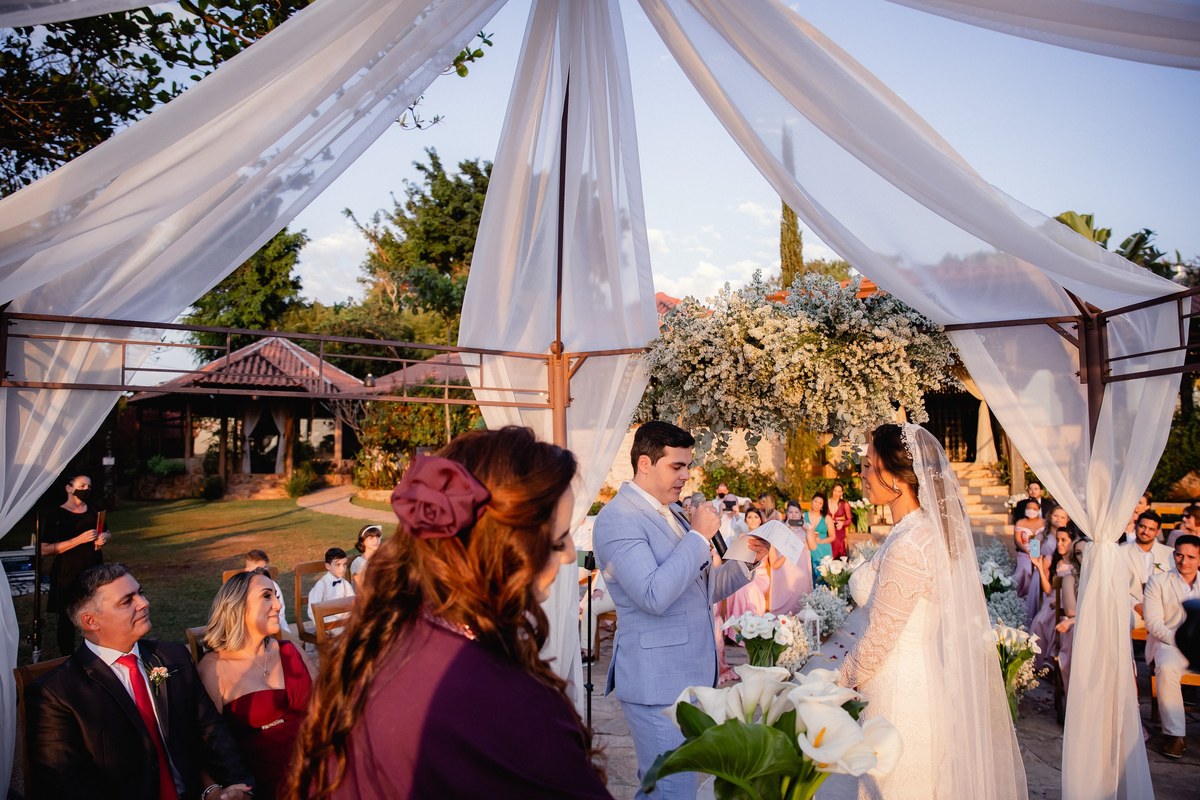 Casamento ao pôr do sol - Casamento de dia - Casamento - Cerimonia de casamento - Casal - Fotógrafo de casamento - Brasília-DF - Fotógrafo de casais - Noivo - Noiva - Vestido da noiva - Casamento inspiração - Fotógrafo Brasília 