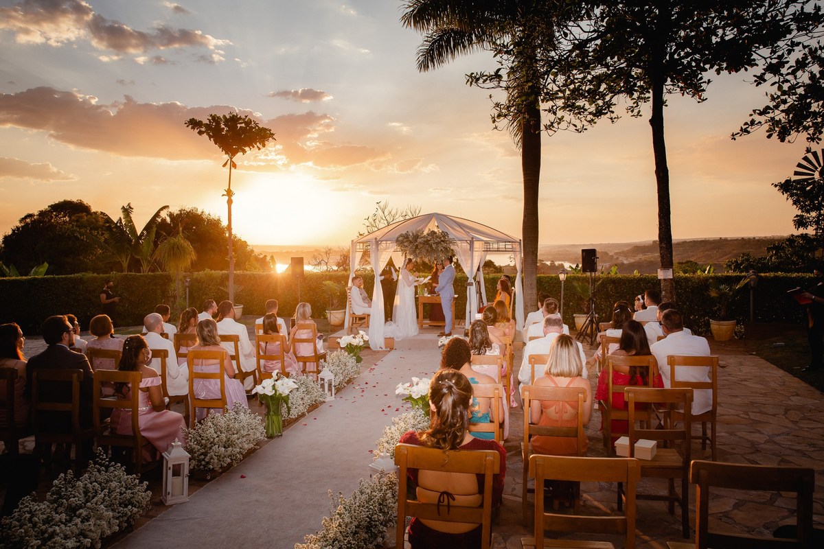 Casamento-ao-pôr-do-sol - Casamento-de-dia - Casamento - Cerimonia-de-casamento - Casal - Fotógrafo-de-casamento - Brasília-DF - Fotógrafo-de-casais - Noivo - Noiva - Vestido-da-noiva - Casamento-inspiração - Fotógrafo-Brasília