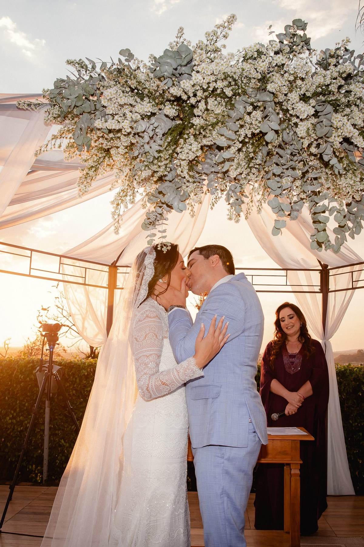 Casamento-ao-pôr-do-sol - Casamento-de-dia - Casamento - Cerimonia-de-casamento - Casal - Fotógrafo-de-casamento - Brasília-DF - Fotógrafo-de-casais - Noivo - Noiva - Vestido-da-noiva - Casamento-inspiração - Fotógrafo-Brasília