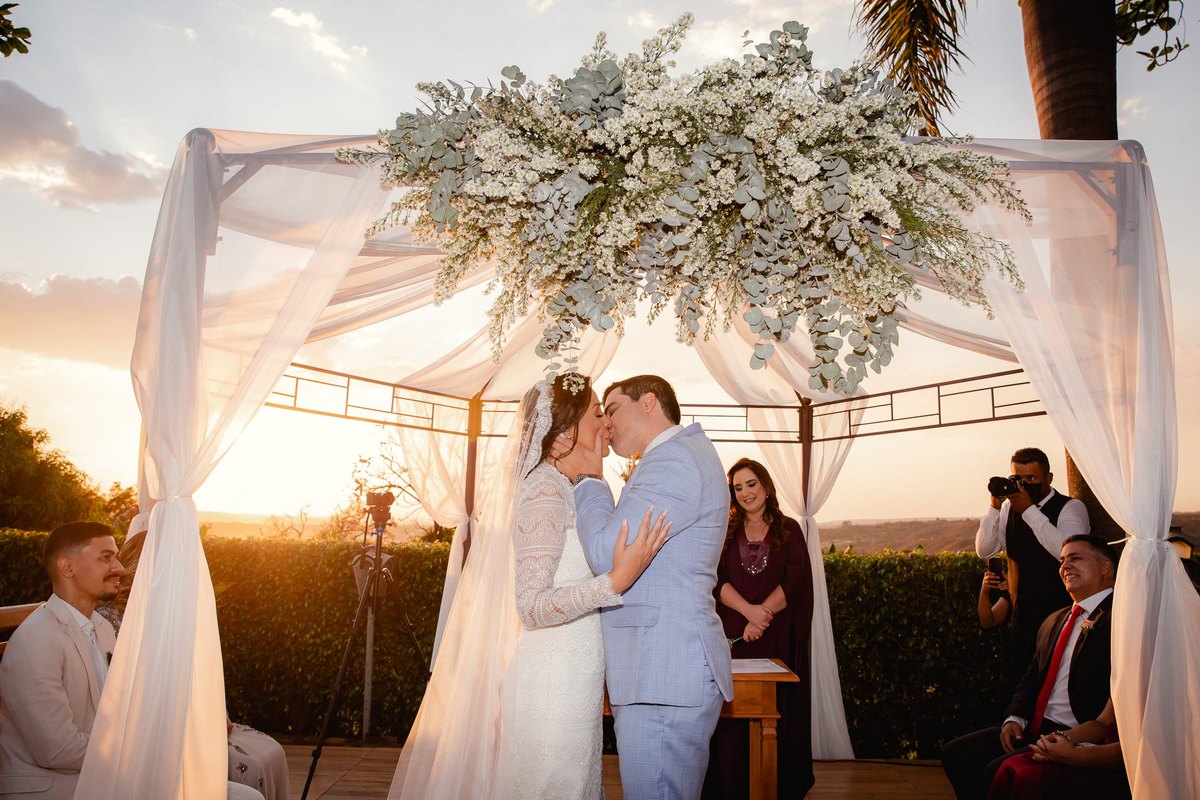 Casamento-ao-pôr-do-sol - Casamento-de-dia - Casamento - Cerimonia-de-casamento - Casal - Fotógrafo-de-casamento - Brasília-DF - Fotógrafo-de-casais - Noivo - Noiva - Vestido-da-noiva - Casamento-inspiração - Fotógrafo-Brasília