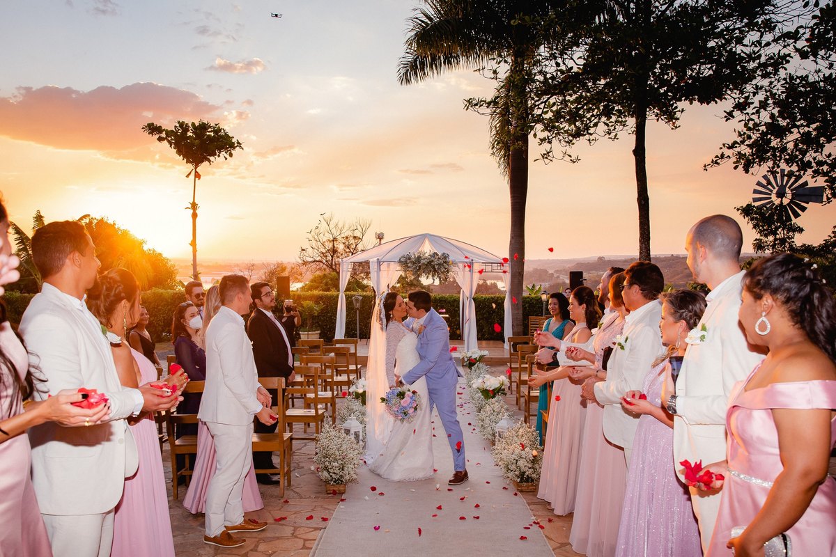 Casamento-ao-pôr-do-sol - Casamento-de-dia - Casamento - Cerimonia-de-casamento - Casal - Fotógrafo-de-casamento - Brasília-DF - Fotógrafo-de-casais - Noivo - Noiva - Vestido-da-noiva - Casamento-inspiração - Fotógrafo-Brasília