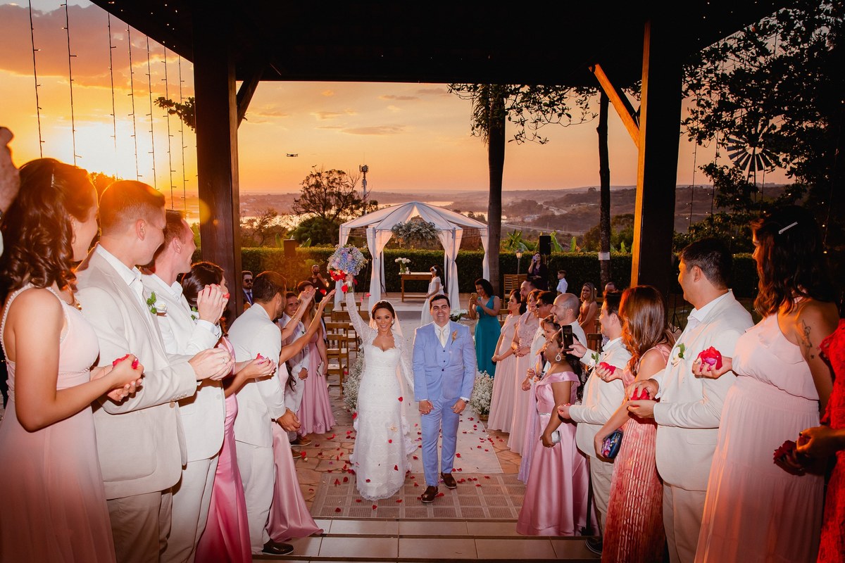 Casamento-ao-pôr-do-sol - Casamento-de-dia - Casamento - Cerimonia-de-casamento - Casal - Fotógrafo-de-casamento - Brasília-DF - Fotógrafo-de-casais - Noivo - Noiva - Vestido-da-noiva - Casamento-inspiração - Fotógrafo-Brasília