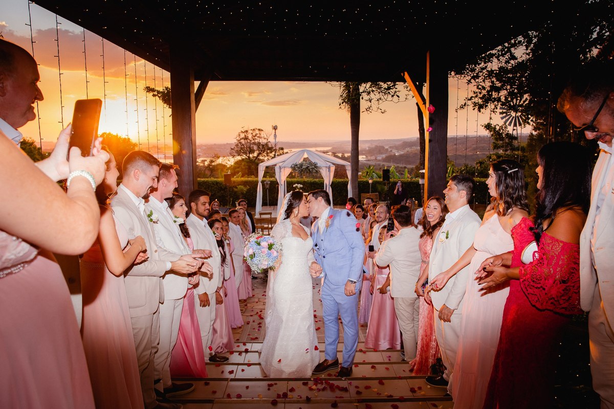 Casamento-ao-pôr-do-sol - Casamento-de-dia - Casamento - Cerimonia-de-casamento - Casal - Fotógrafo-de-casamento - Brasília-DF - Fotógrafo-de-casais - Noivo - Noiva - Vestido-da-noiva - Casamento-inspiração - Fotógrafo-Brasília