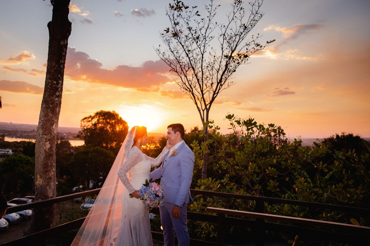 Casamento-ao-pôr-do-sol - Casamento-de-dia - Casamento - Cerimonia-de-casamento - Casal - Fotógrafo-de-casamento - Brasília-DF - Fotógrafo-de-casais - Noivo - Noiva - Vestido-da-noiva - Casamento-inspiração - Fotógrafo-Brasília
